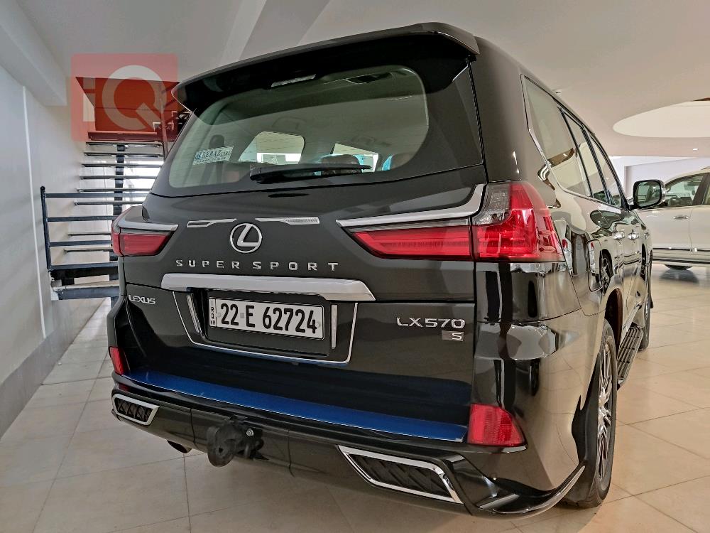 Lexus LX